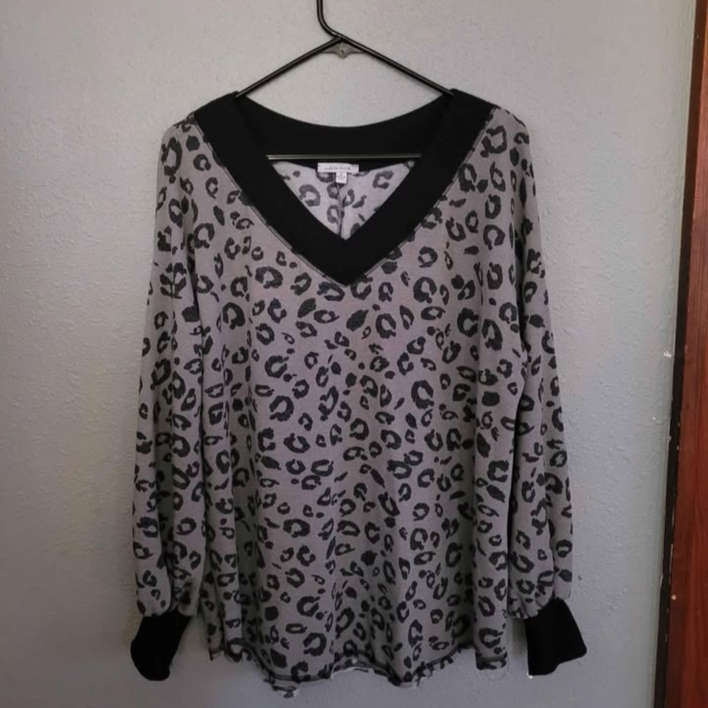 White Birch Boutique Leopard Print Pullover Sweater Womens size Small